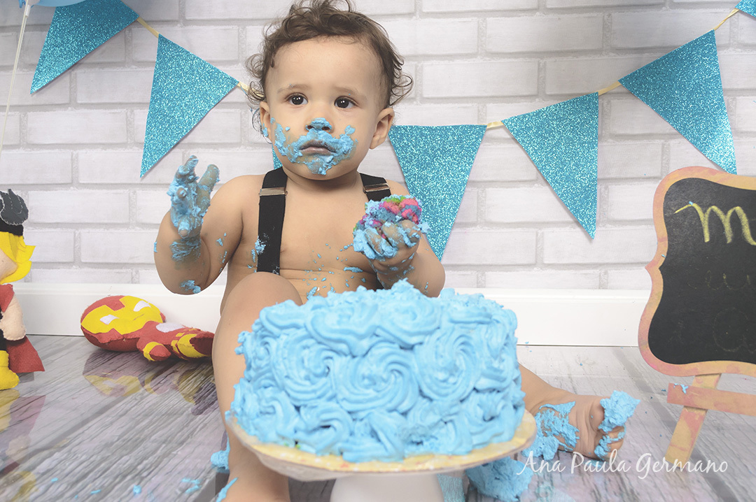 Smash the Cake Heroís Menino