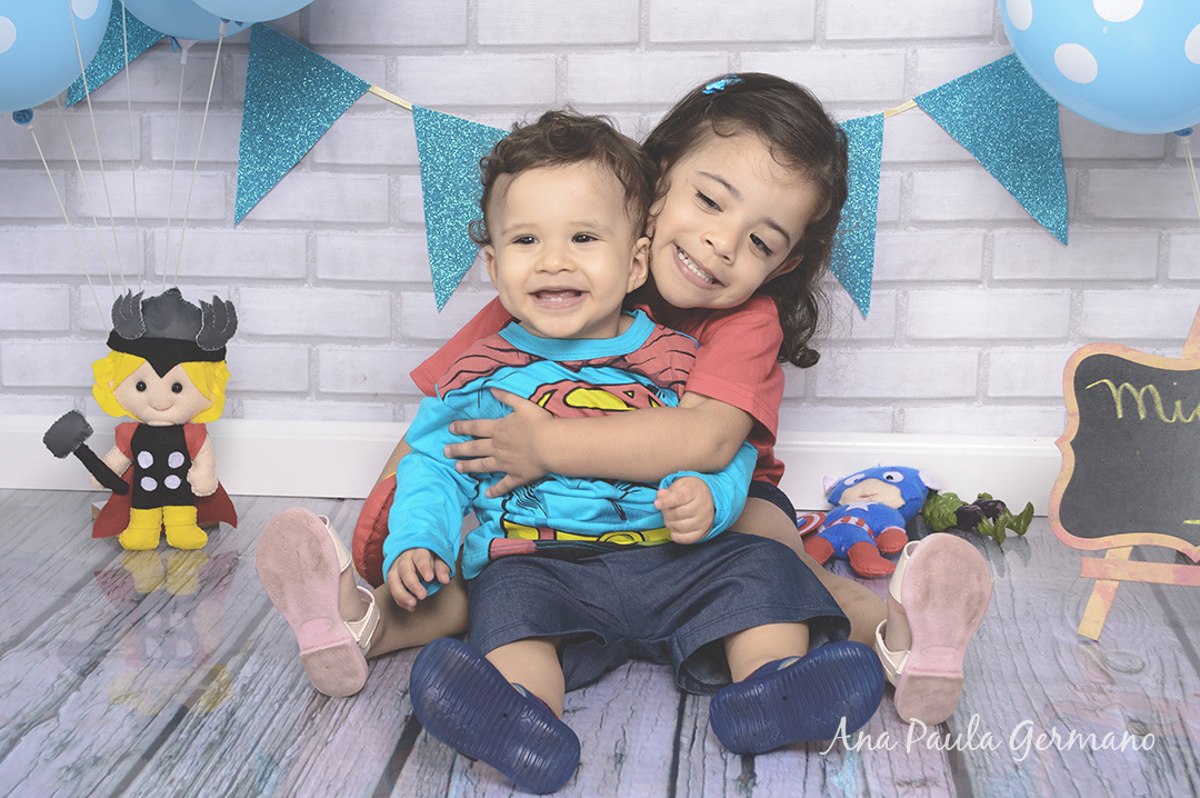 Smash the Cake Heroís Menino