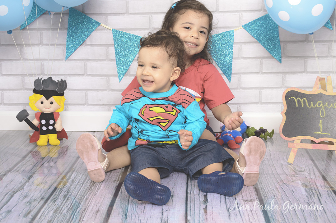 Smash the Cake Heroís Menino