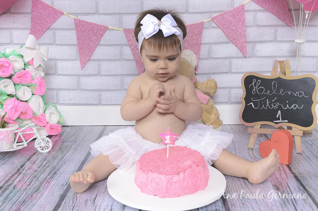 smash the cake menina