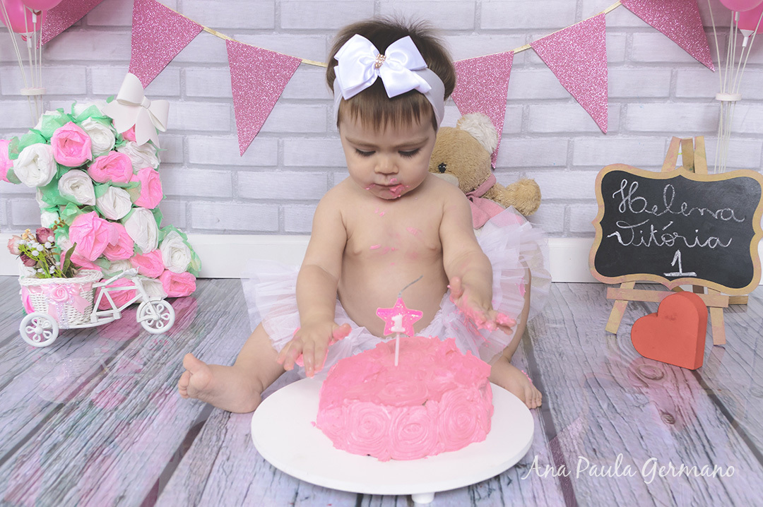 smash the cake menina