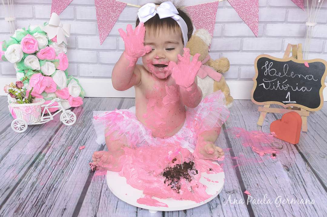 smash the cake menina