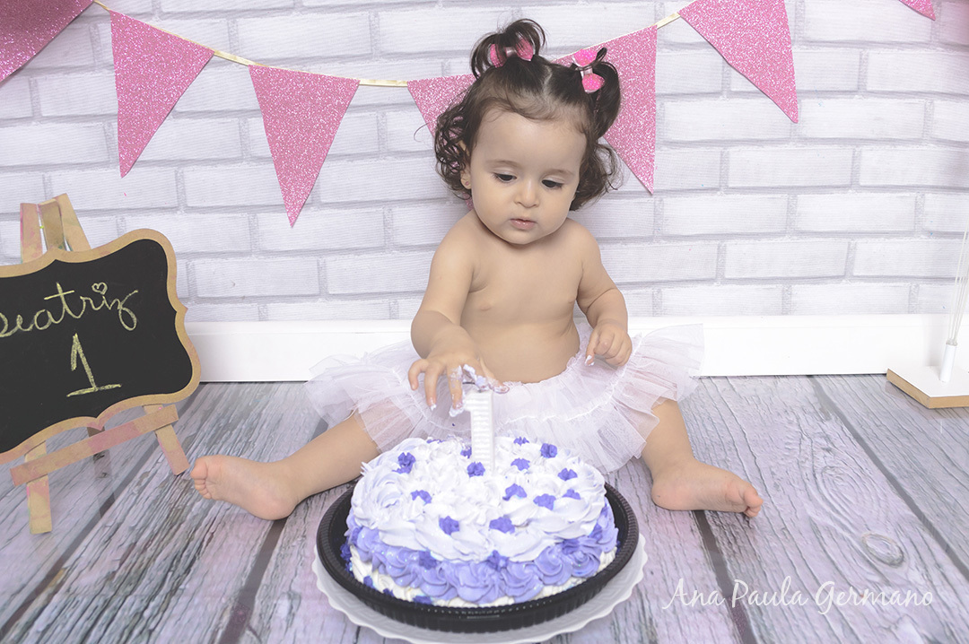 smash the cake menina