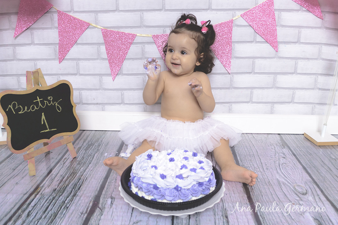 smash the cake menina