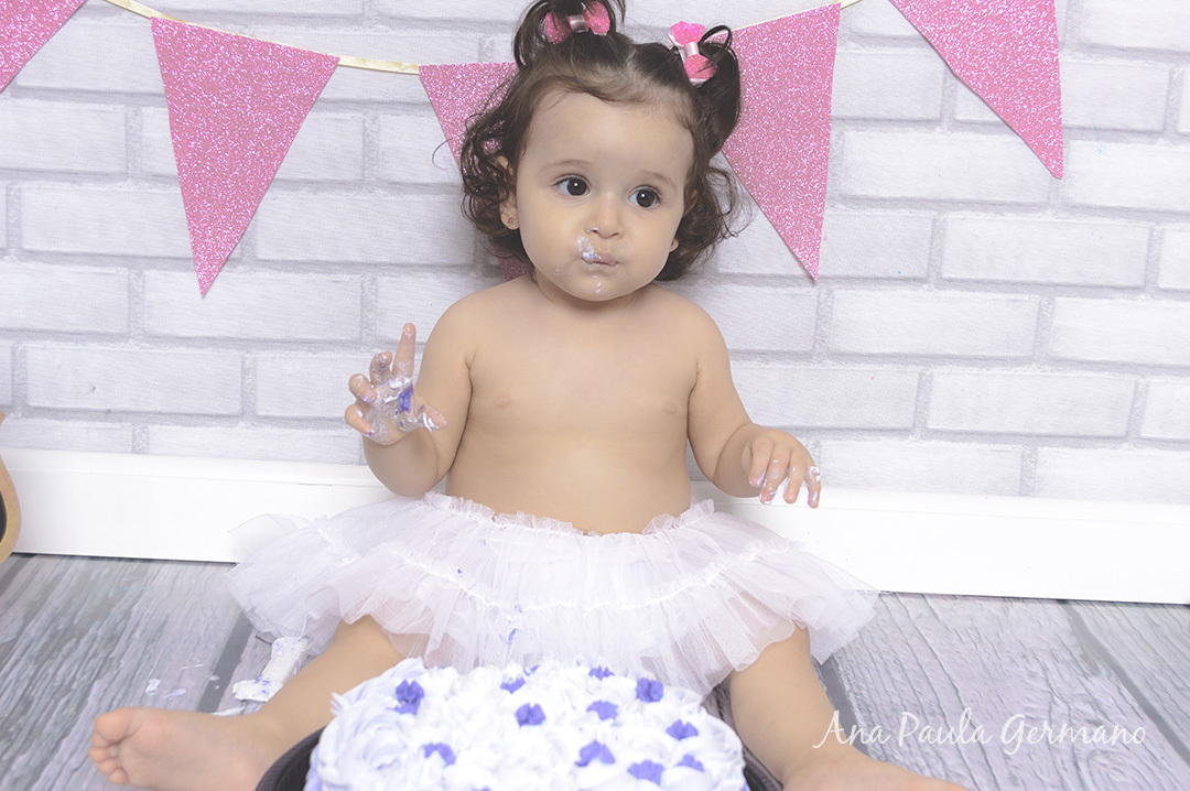 smash the cake menina