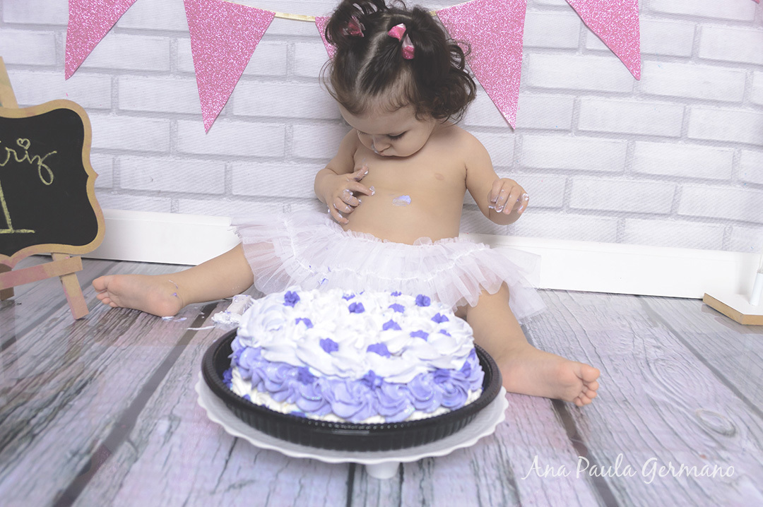 smash the cake menina