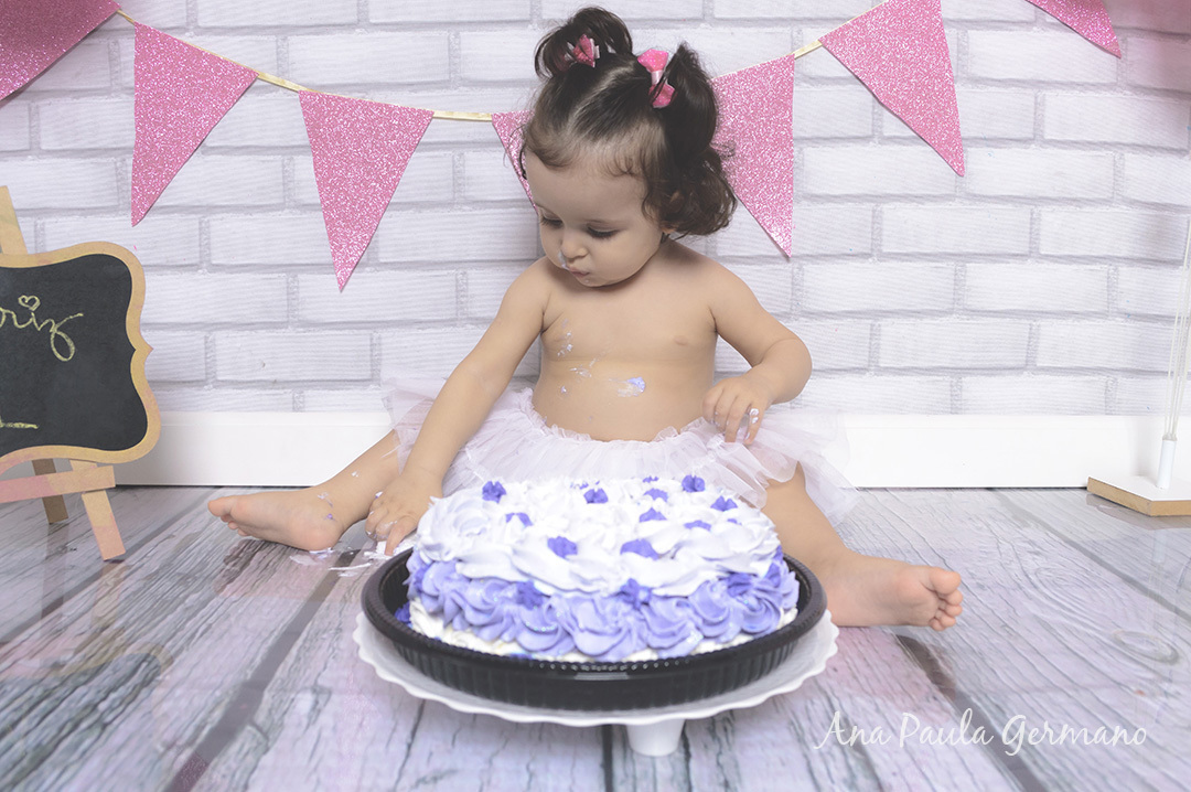 smash the cake menina