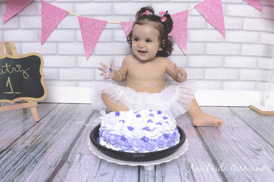 smash the cake menina