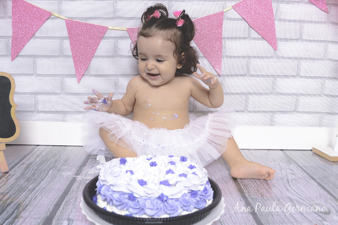 smash the cake menina