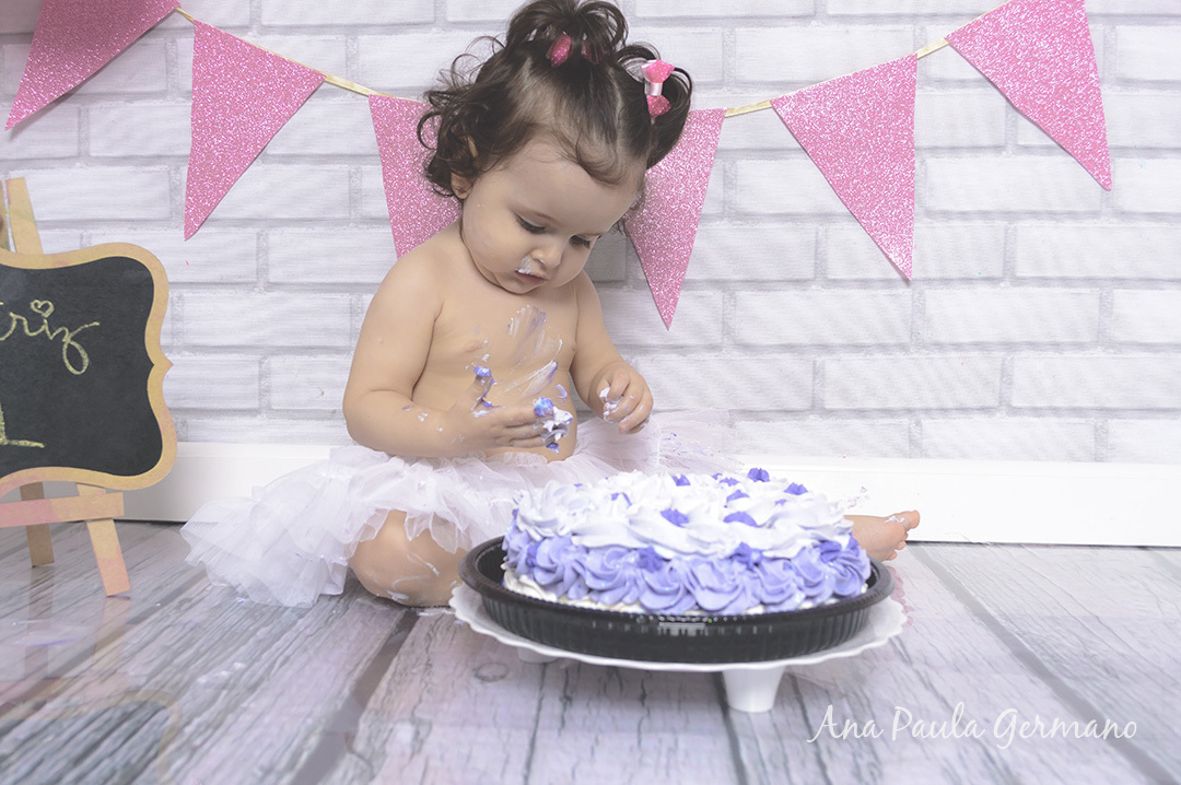 smash the cake menina