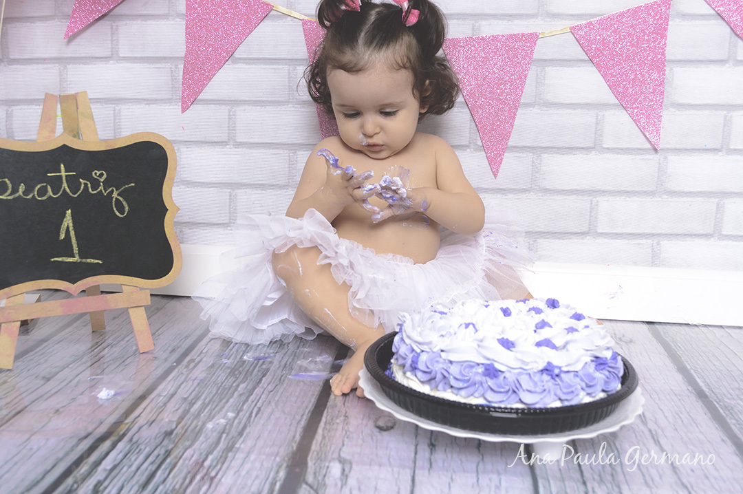 smash the cake menina