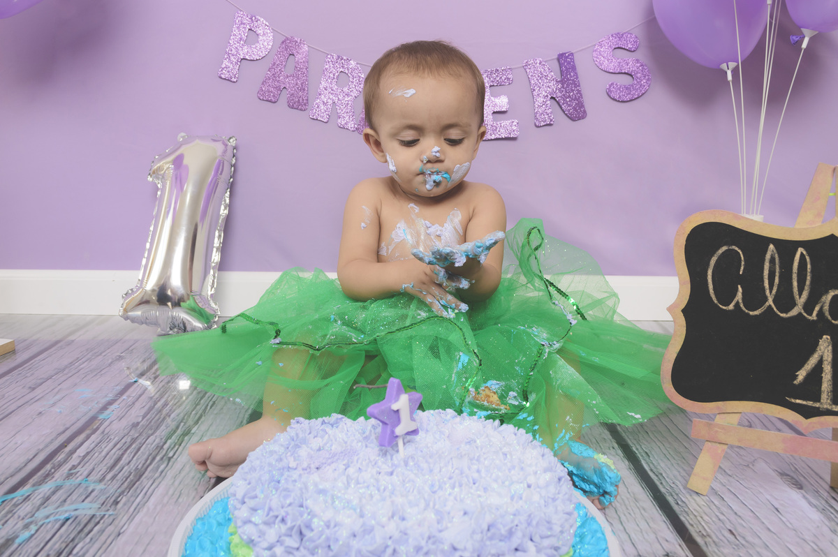 smash the cake menina