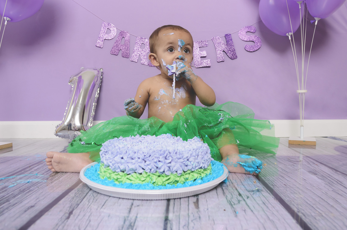 smash the cake menina