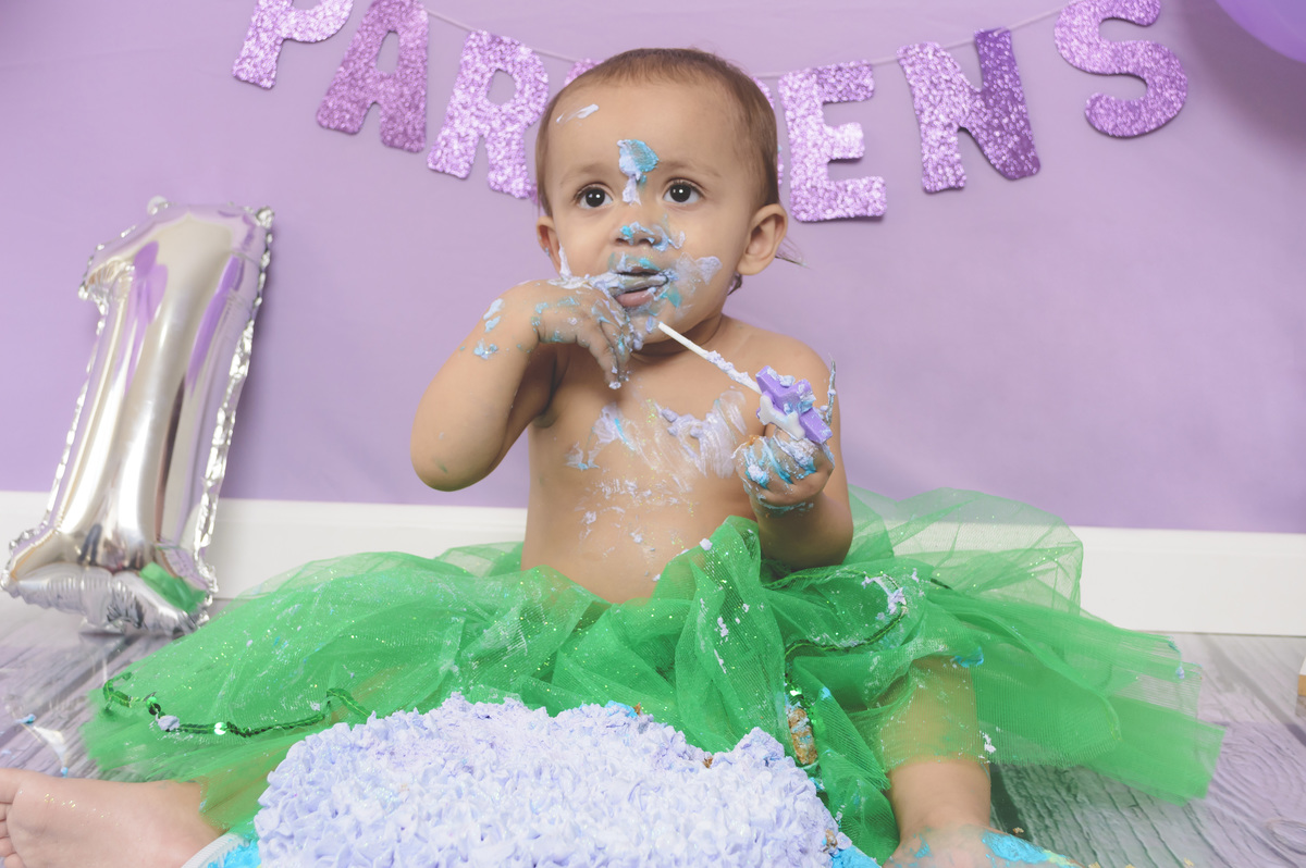 smash the cake menina