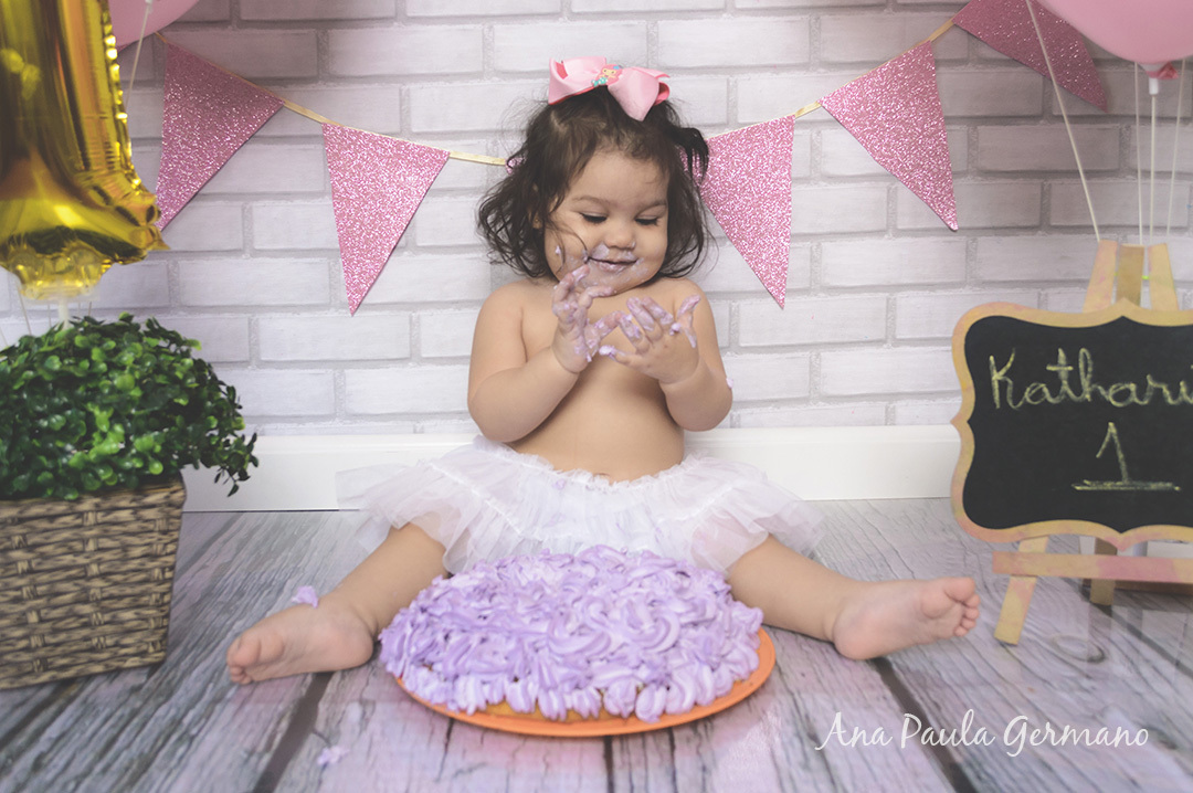 smash the cake menina