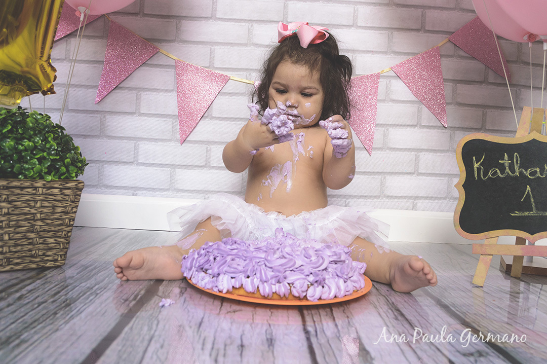 smash the cake menina