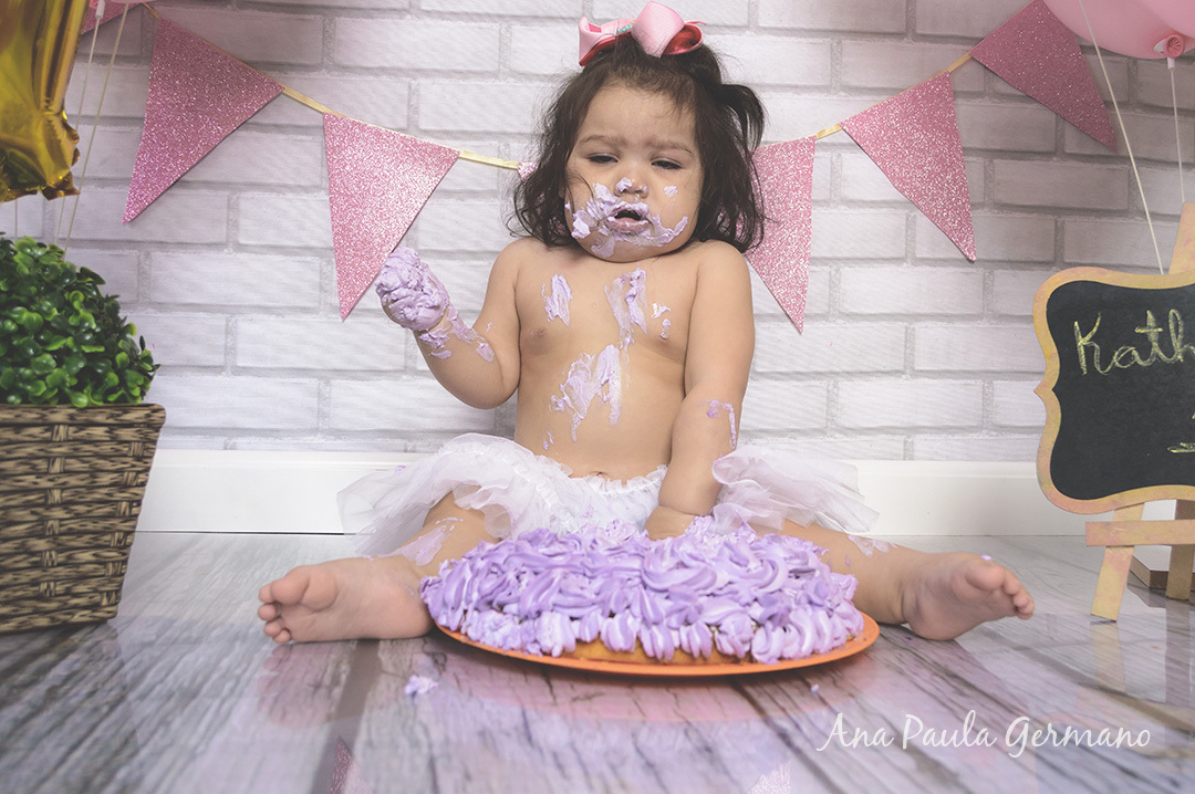 smash the cake menina