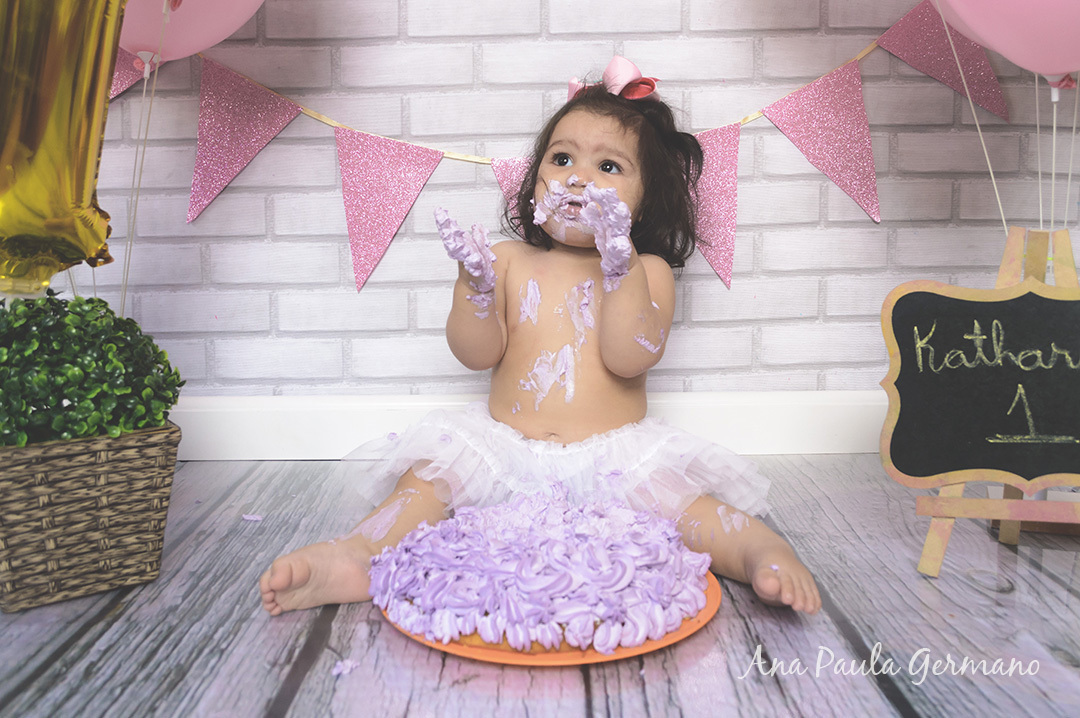 smash the cake menina