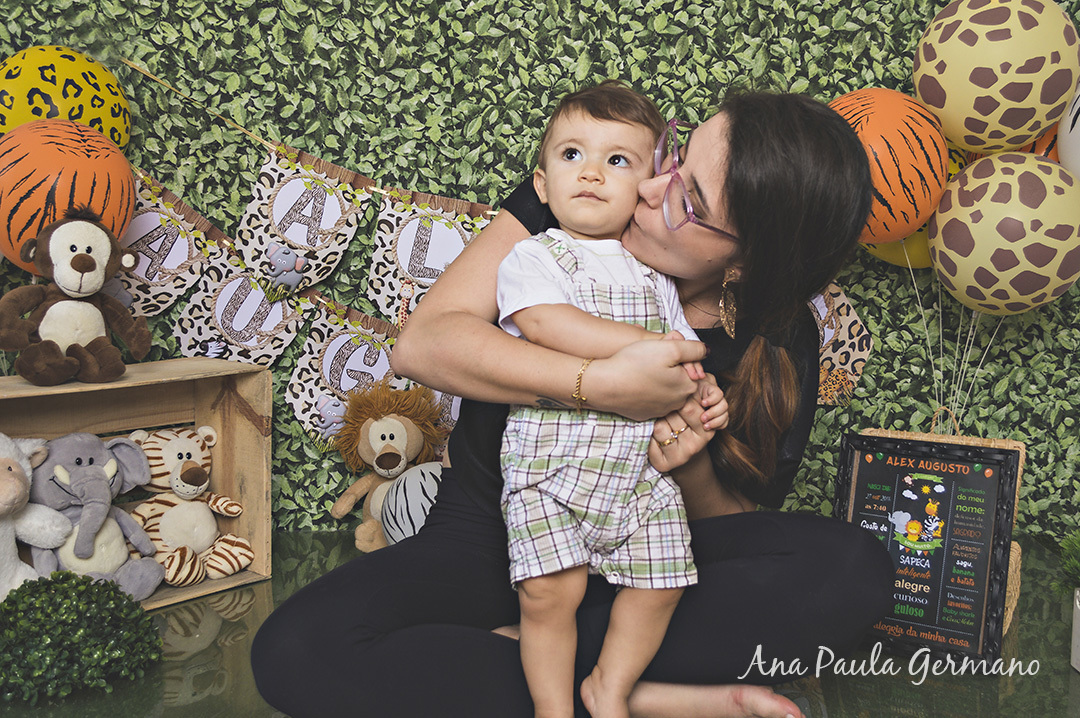 Smash the Cake Safari