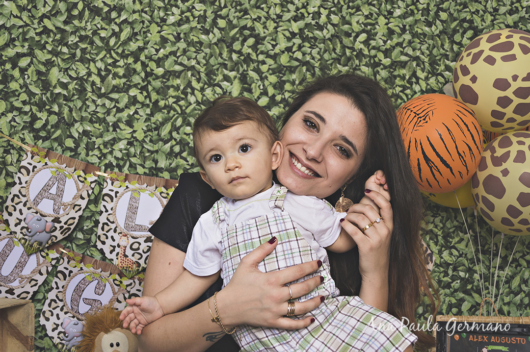 Smash the Cake Safari