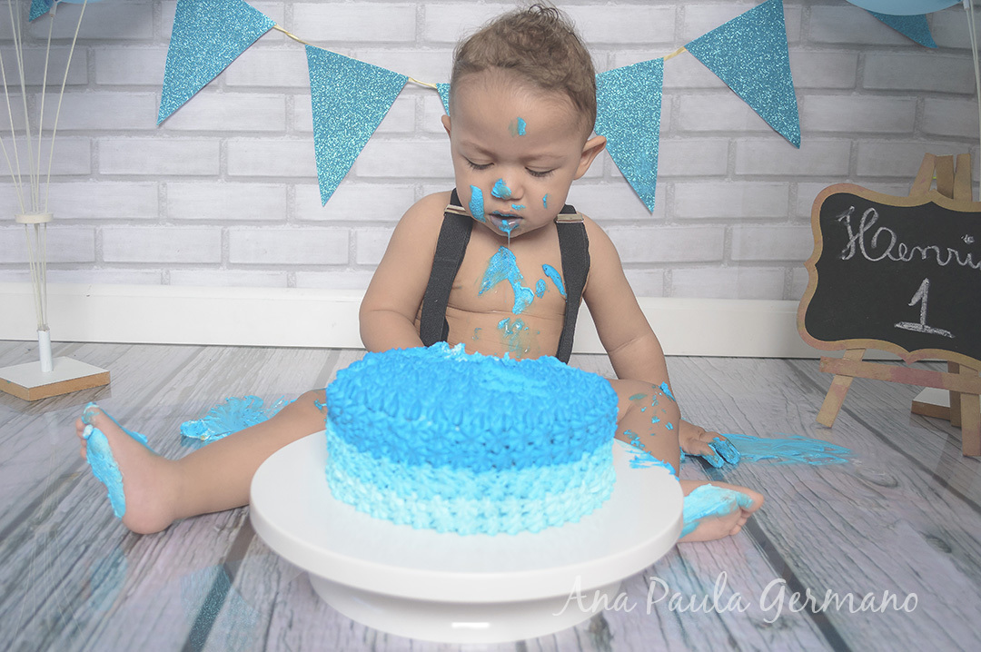 Smash the cake menino