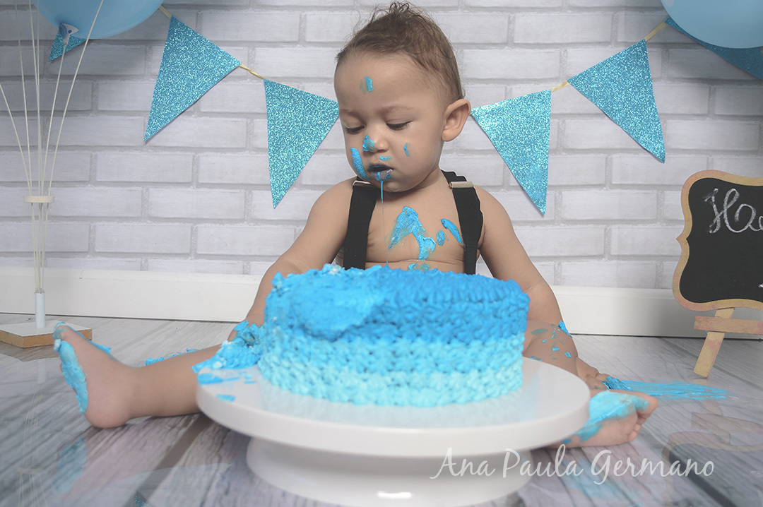 Smash the cake menino