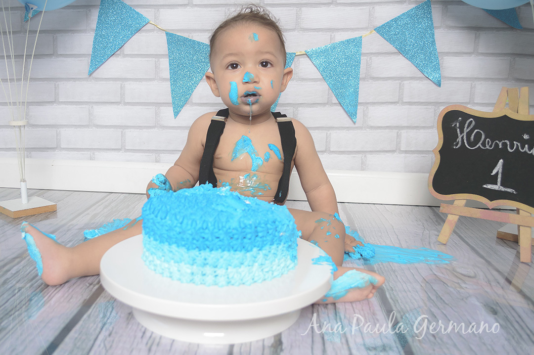 Smash the cake menino