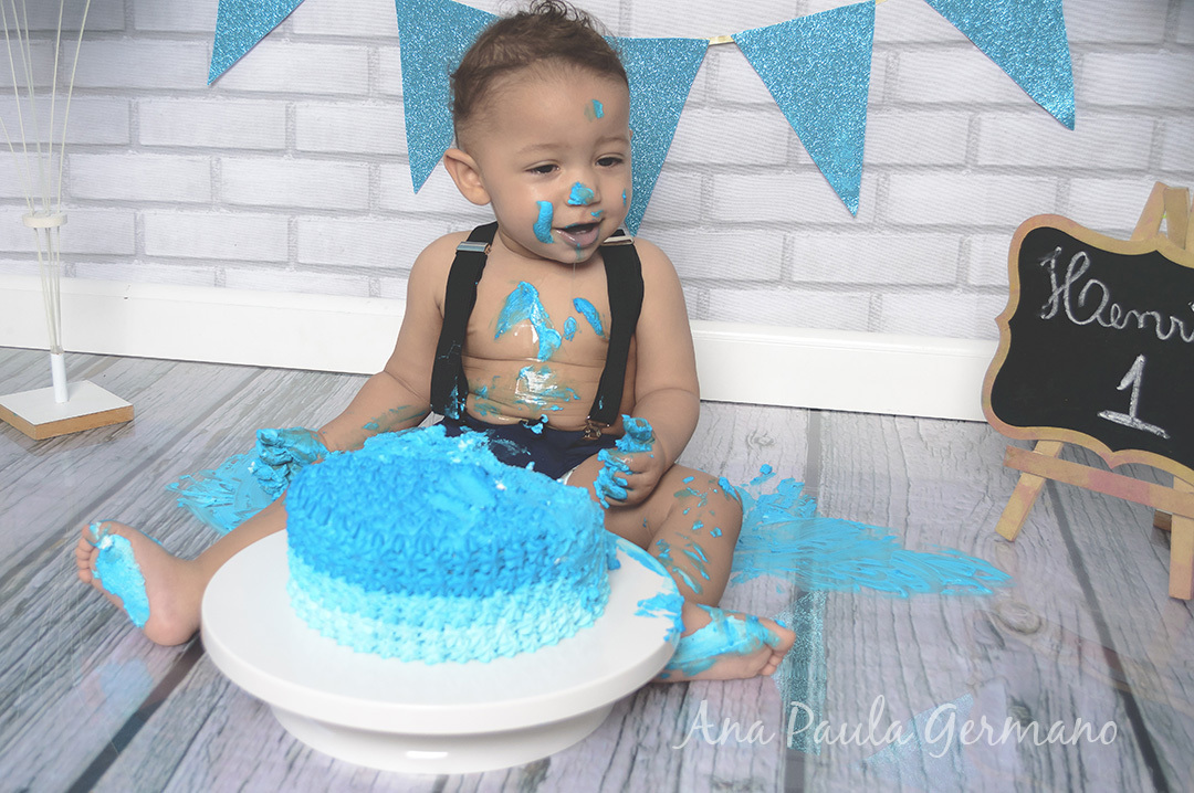 Smash the cake menino