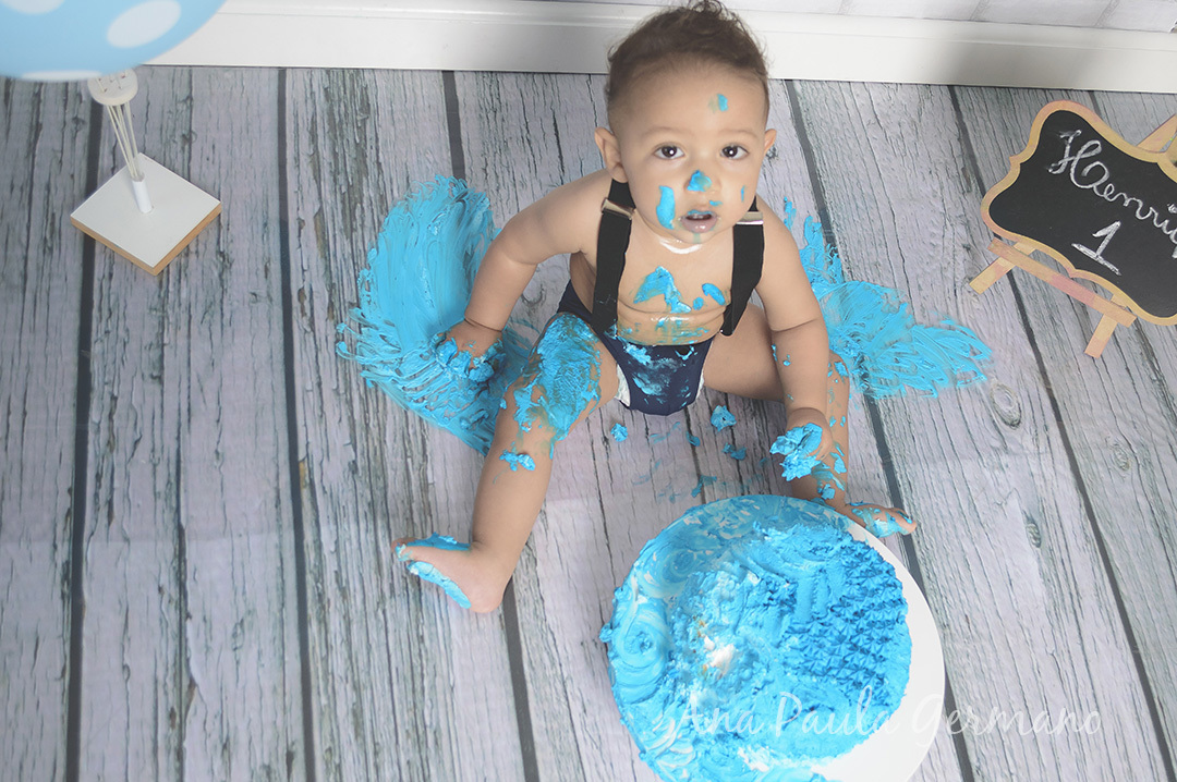 Smash the cake menino