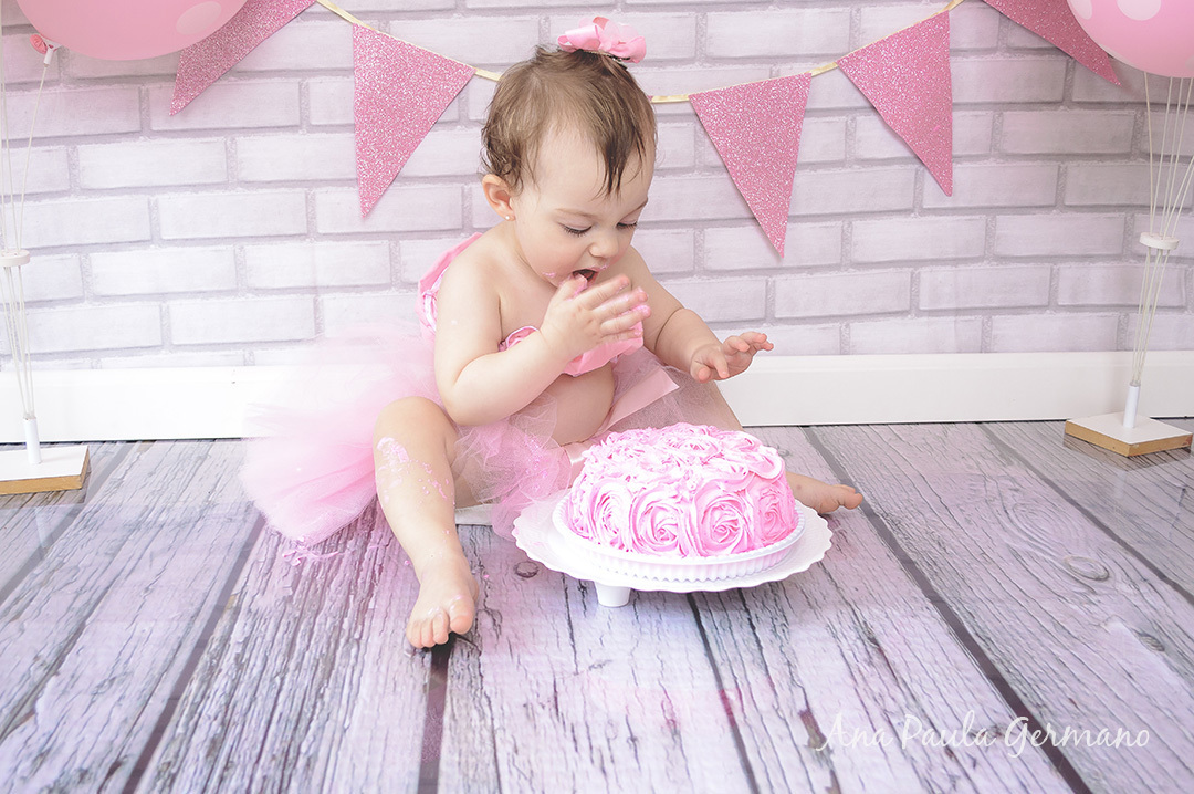 smash the cake menina