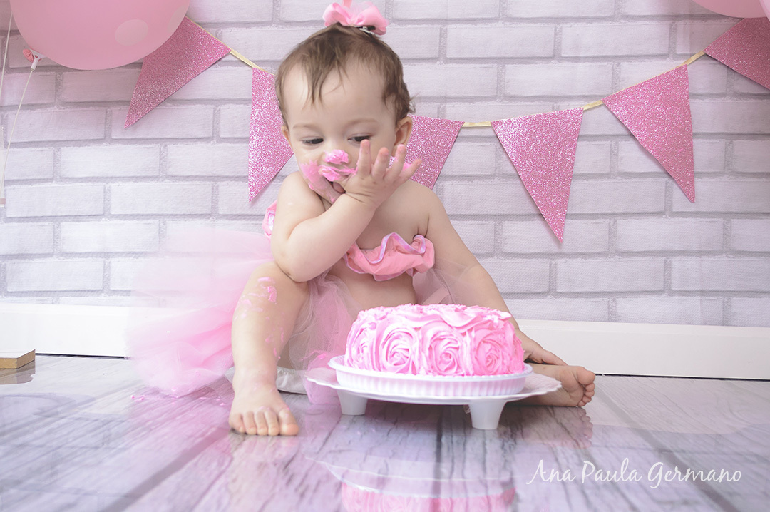 smash the cake menina