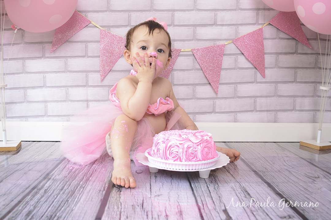 smash the cake menina