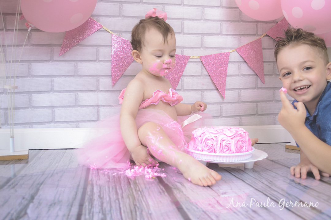 smash the cake menina