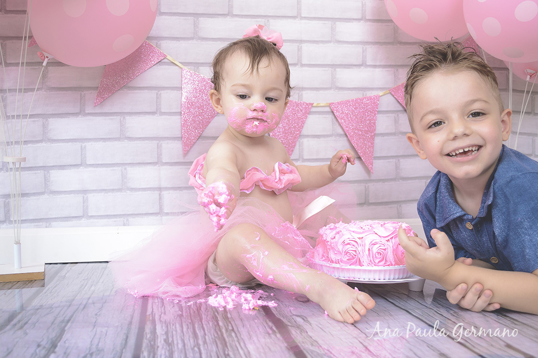 smash the cake menina