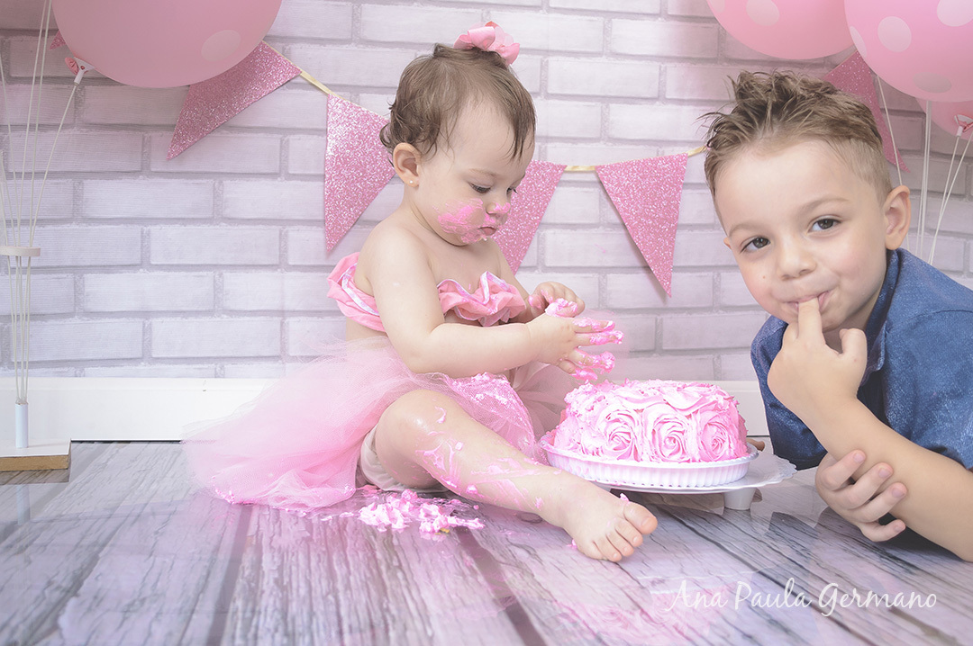 smash the cake menina