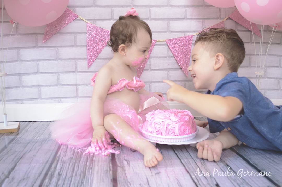 smash the cake menina