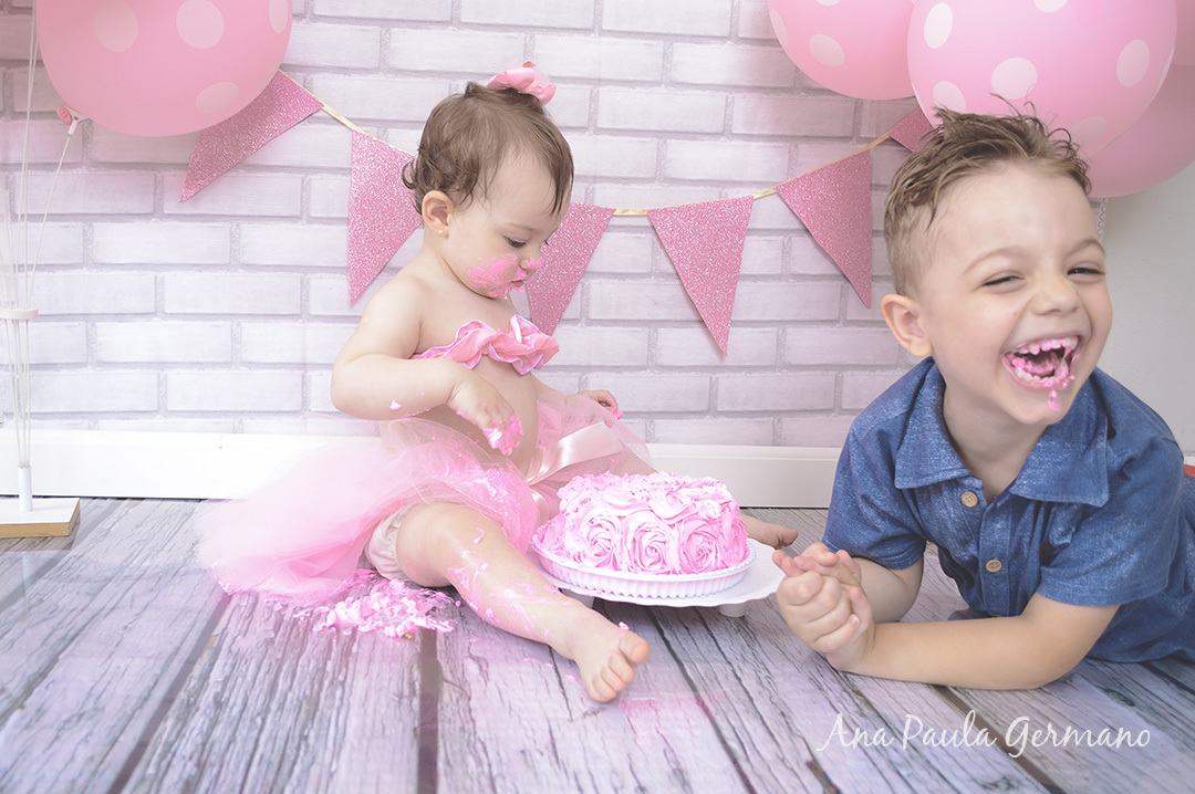 smash the cake menina