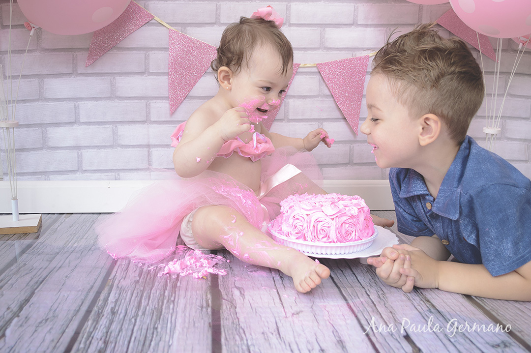 smash the cake menina