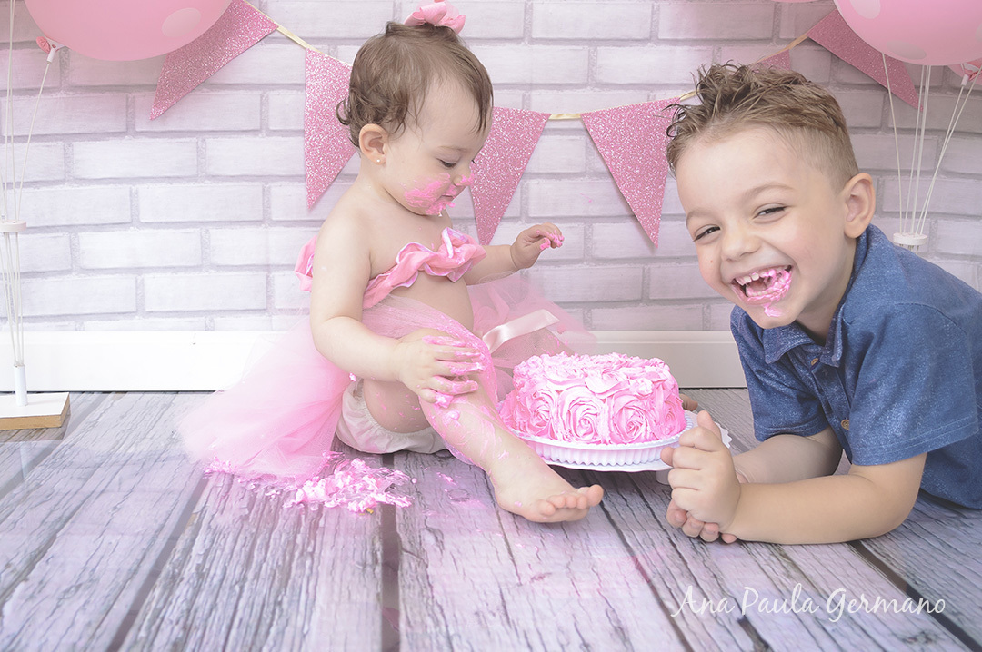 smash the cake menina