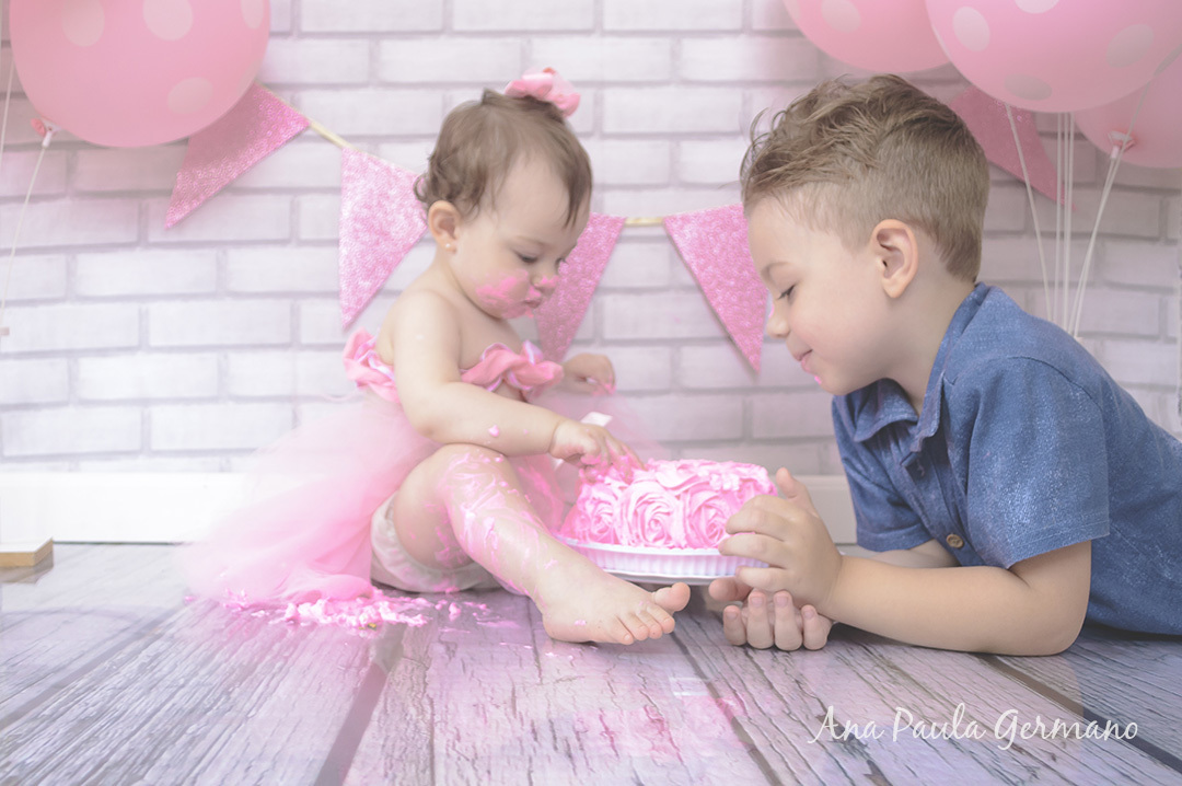 smash the cake menina