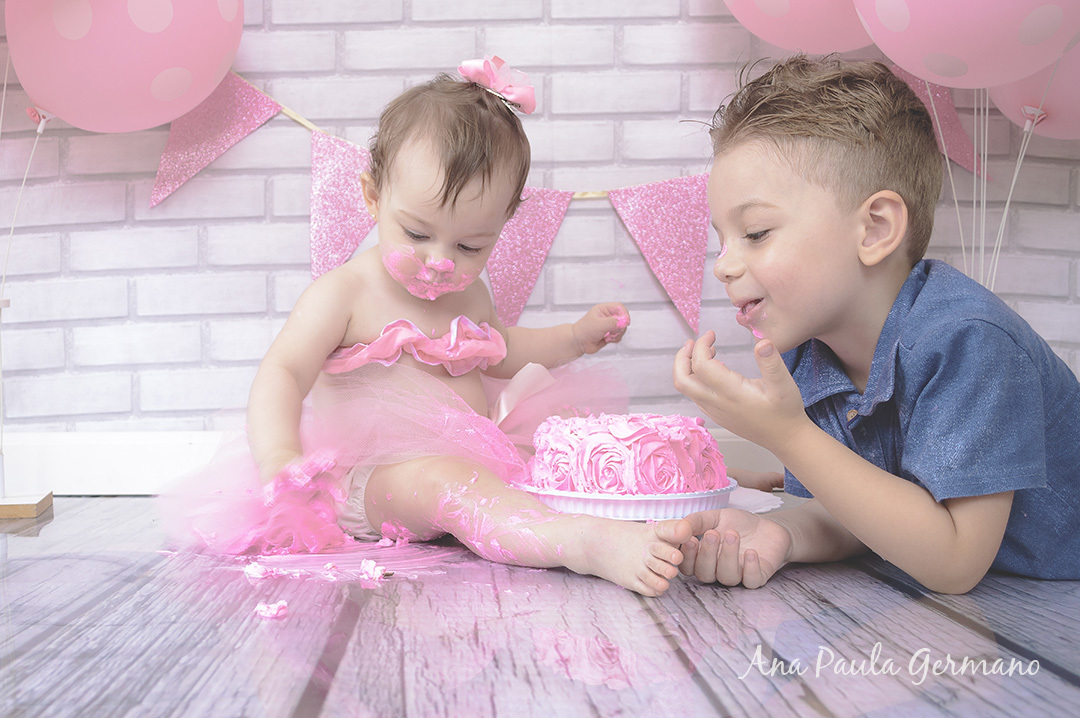 smash the cake menina