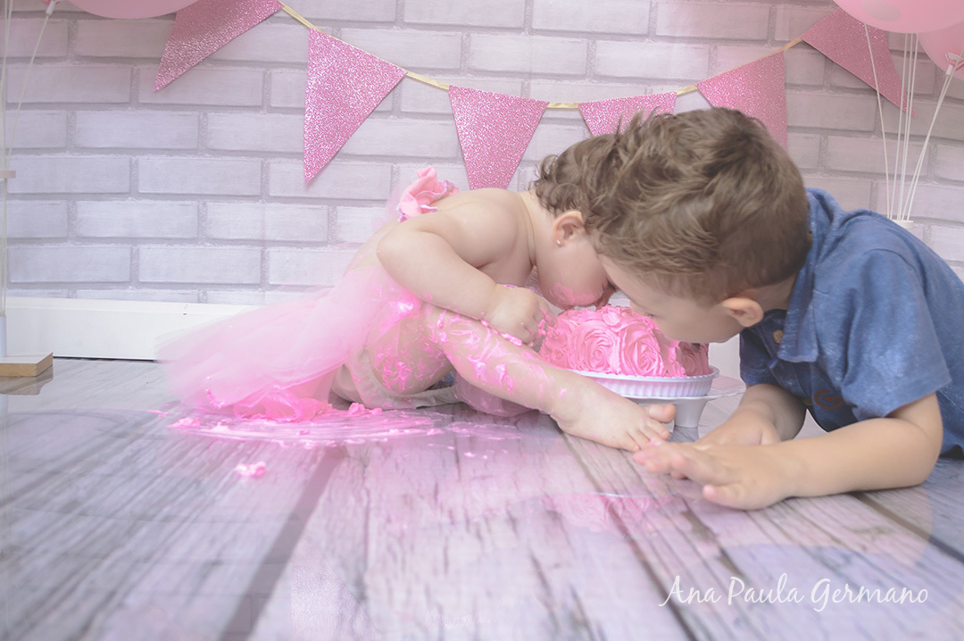 smash the cake menina