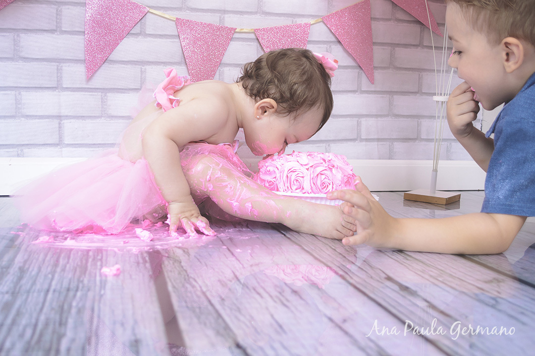 smash the cake menina