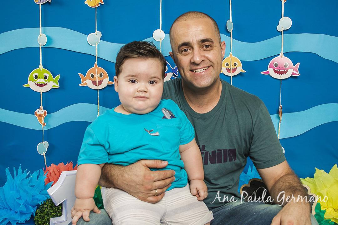 smash the cake Baby shark