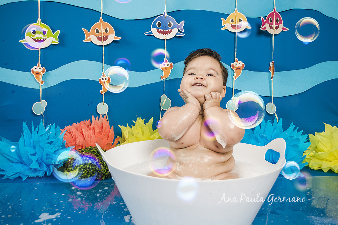 smash the cake Baby shark