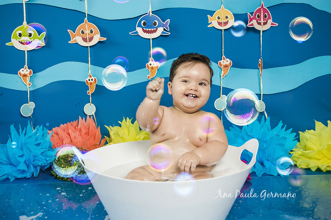 smash the cake Baby shark