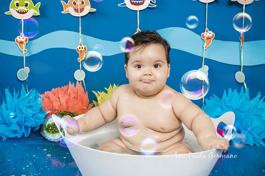 smash the cake Baby shark