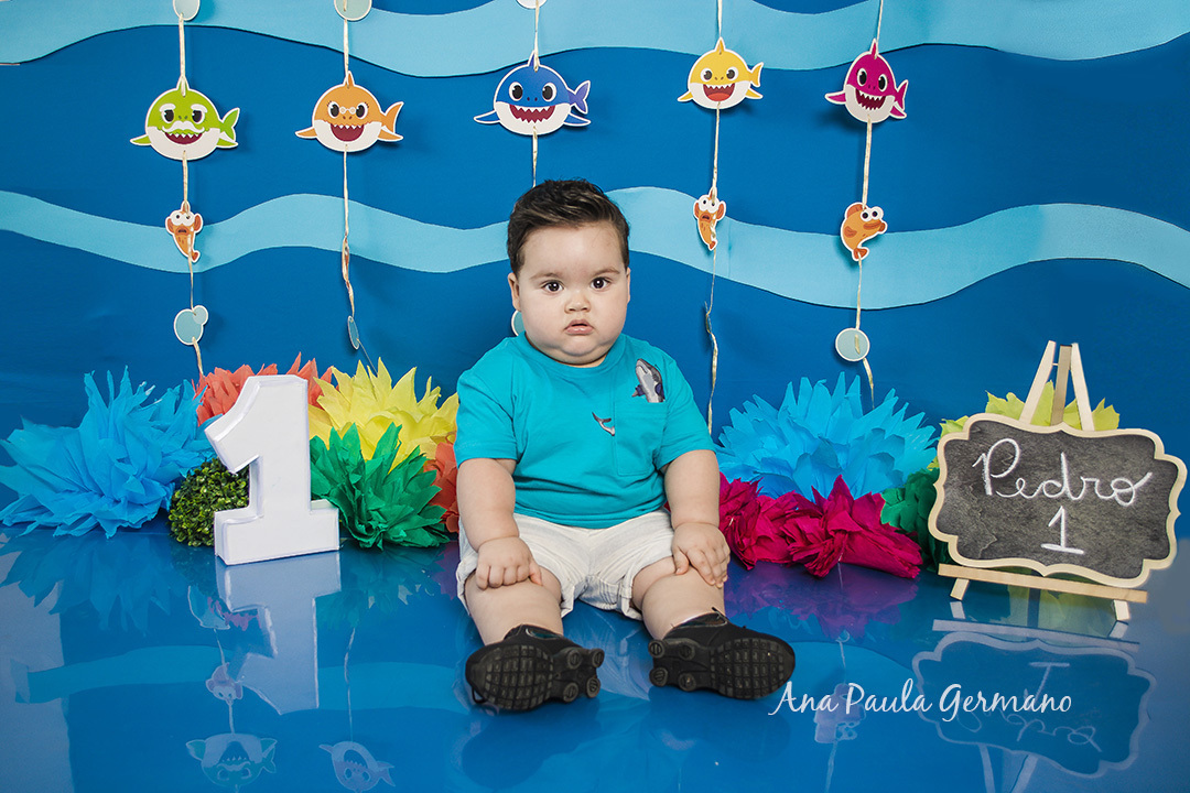 smash the cake Baby shark