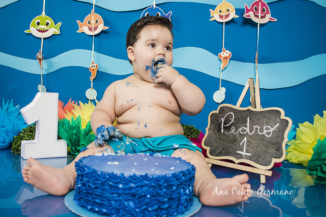 smash the cake Baby shark