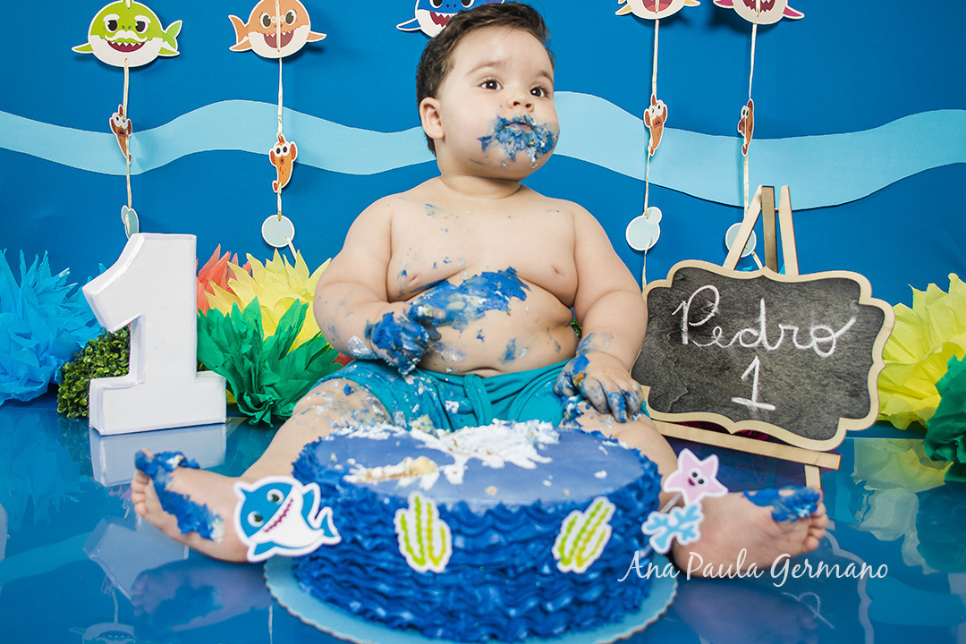 smash the cake Baby shark